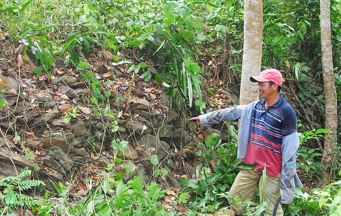 Dấu tích Trường Lũy ở thị xã Hoài Nhơn (Bình Định). Ảnh: Đ.X. Dấu tích Trường Lũy ở thị xã Hoài Nhơn (Bình Định). Ảnh: Đ.X.