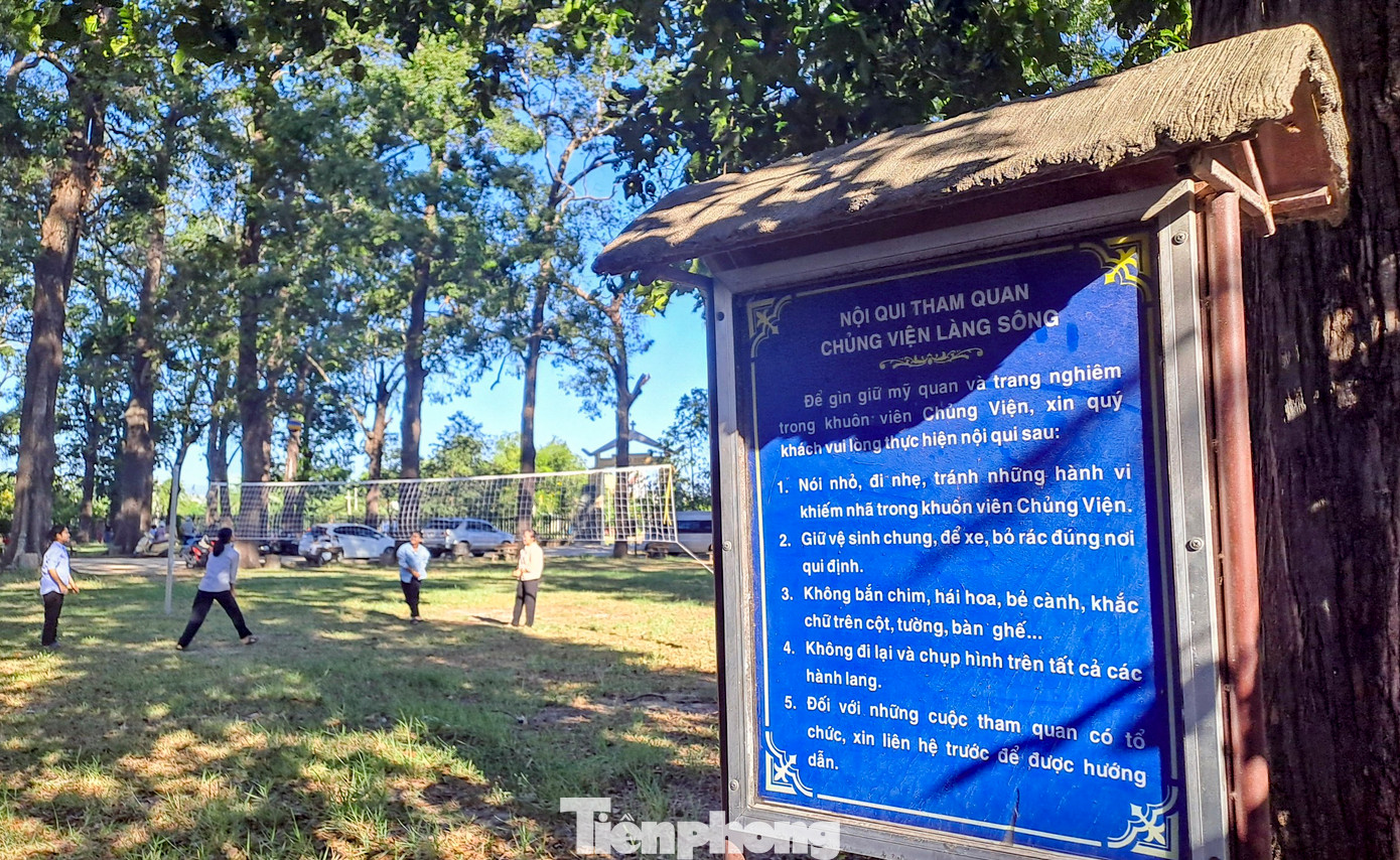 Nội quy khi tham quan Tiểu chủng viện Làng Sông. Ảnh: Trương Định.