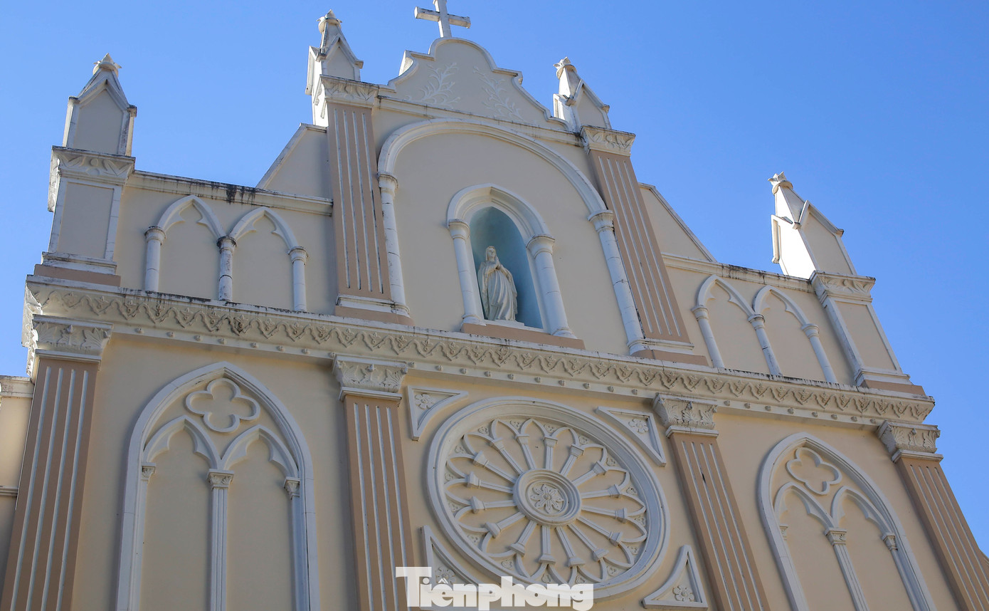 Tiểu chủng viện Làng Sông cũng là nơi đặt nhà in Làng Sông đầu tiên ở Đàng Trong. Nhà in Làng Sông được xây dựng khoảng năm 1872 và bị phá hỏng năm 1885. Năm 1904, nhà in Làng Sông được Đức cha Damien Grangeon Mẫn cho tái thiết, giao cho cha Paul Maheu làm giám đốc. Ảnh: Trương Định.