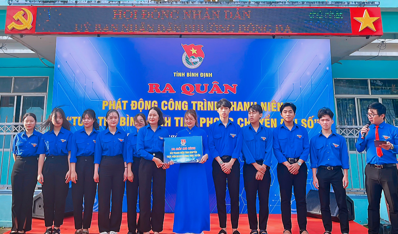 Tuổi trẻ Bình Định ra quân phát động thực hiện công trình thanh niên “Tuổi trẻ Bình Định tiên phong chuyển đổi số” năm 2023. Tuổi trẻ Bình Định ra quân phát động thực hiện công trình thanh niên “Tuổi trẻ Bình Định tiên phong chuyển đổi số” năm 2023.