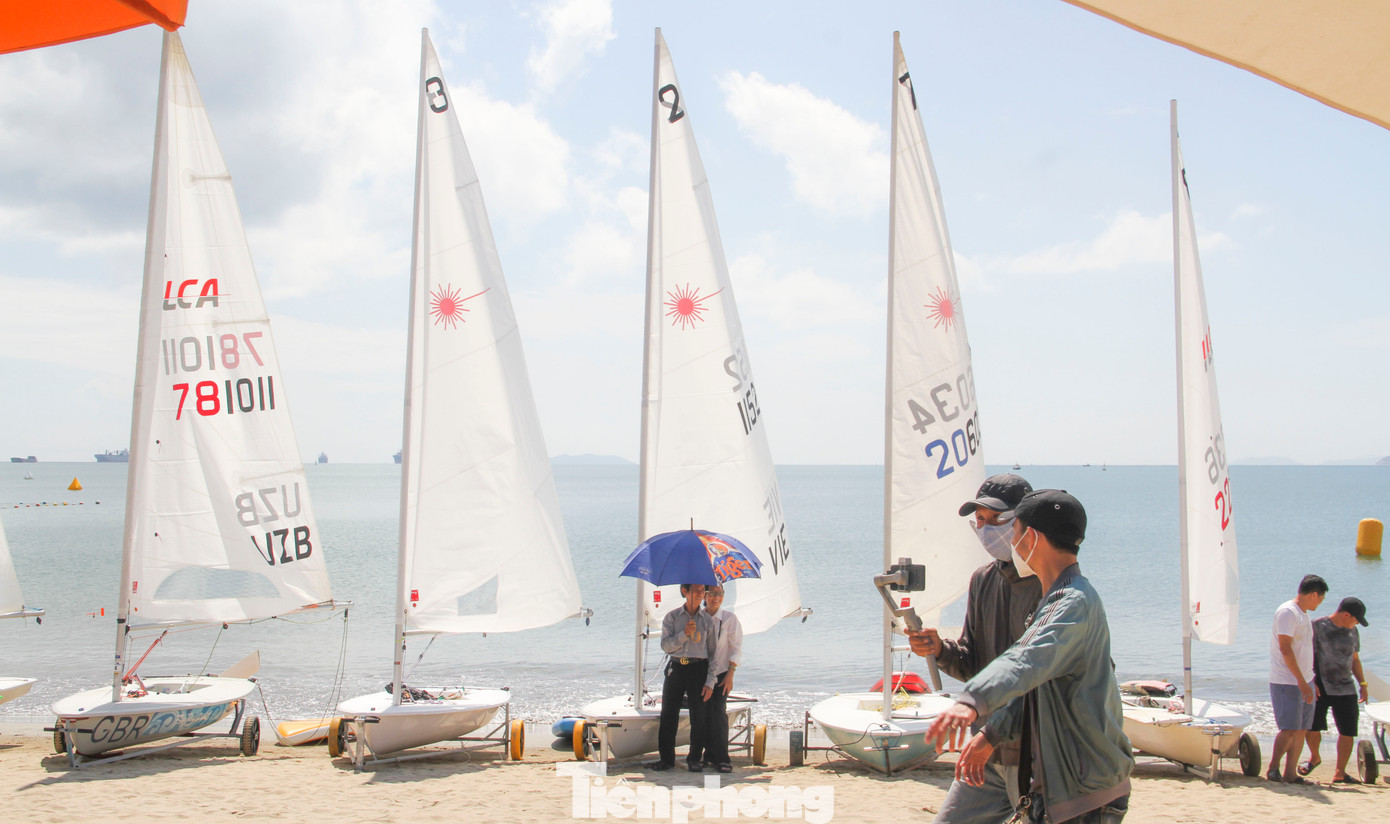 Anh Mathiew (đến từ Úc) - VĐV thuộc một CLB ở Nha Trang chia sẻ, đây là lần đầu tiên đến Quy Nhơn với bãi biển rất đẹp, thoáng và rộng. Một số điều kiện để tổ chức giải cũng rất thuận lợi, đáp ứng được yêu cầu. (Ảnh: Trương Định)