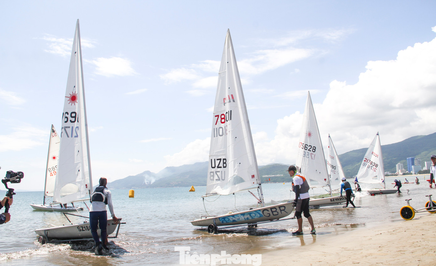 Một VĐV khác đến từ Hungary chia sẻ vô cùng vinh dự khi được mời tham dự giải đấu lần này. Anh đánh giá cao sự chuẩn bị chu đáo và vô cùng chuyên nghiệp cho giải đấu của BTC. Anh cũng hy vọng trong tương lai giải đấu sẽ được tổ chức thường xuyên hơn để có cơ hội quay trở lại. (Ảnh: Trương Định)