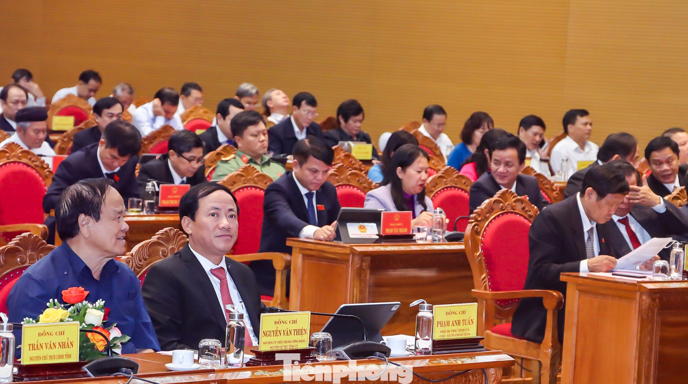 Các đại biểu tham dự kỳ họp. Ảnh: Trương Định.