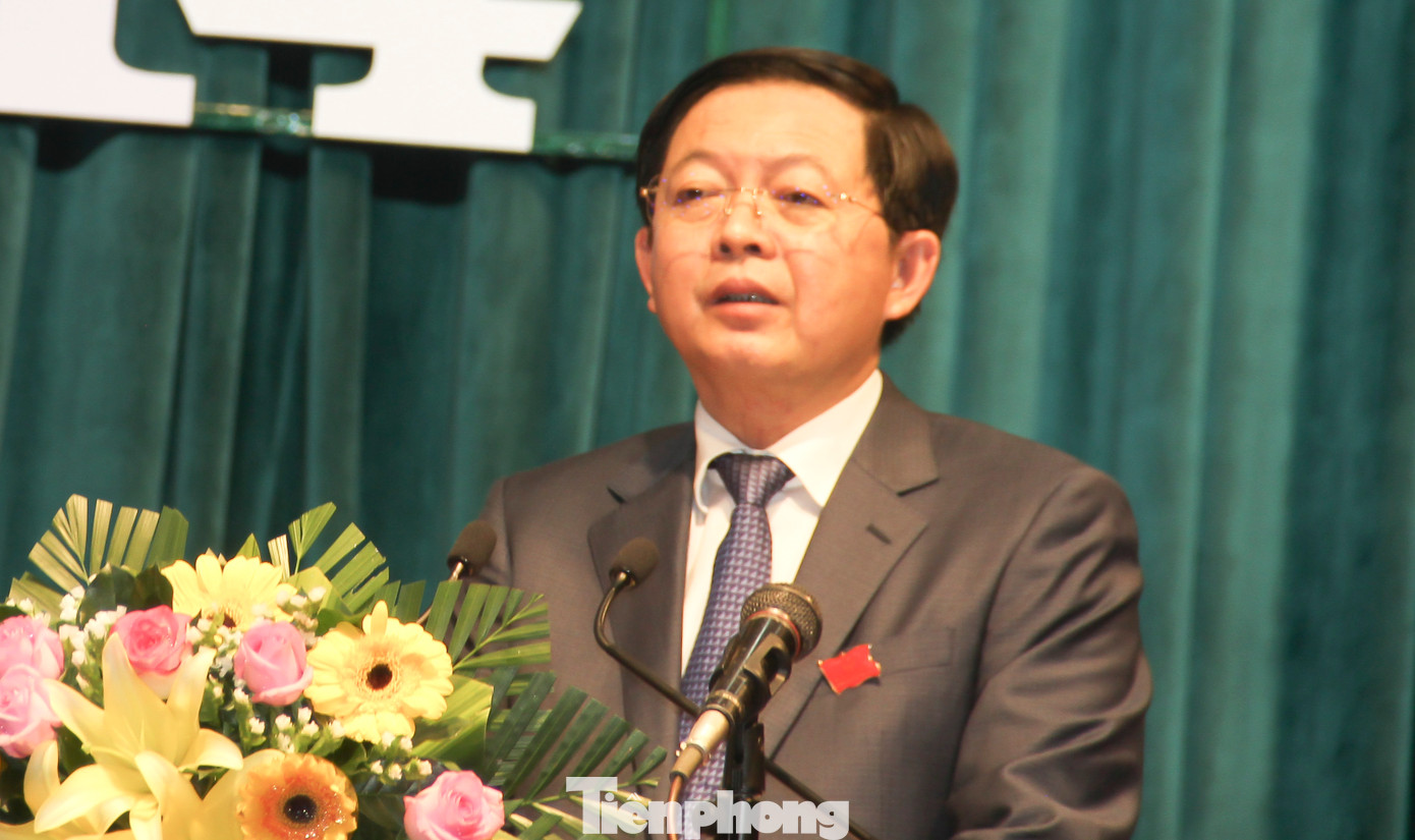 Ông Hồ Quốc Dũng – Bí thư Tỉnh ủy, Chủ tịch HĐND tỉnh Bình Định phát biểu khai mạc kỳ họp. Ảnh: Trương Định.