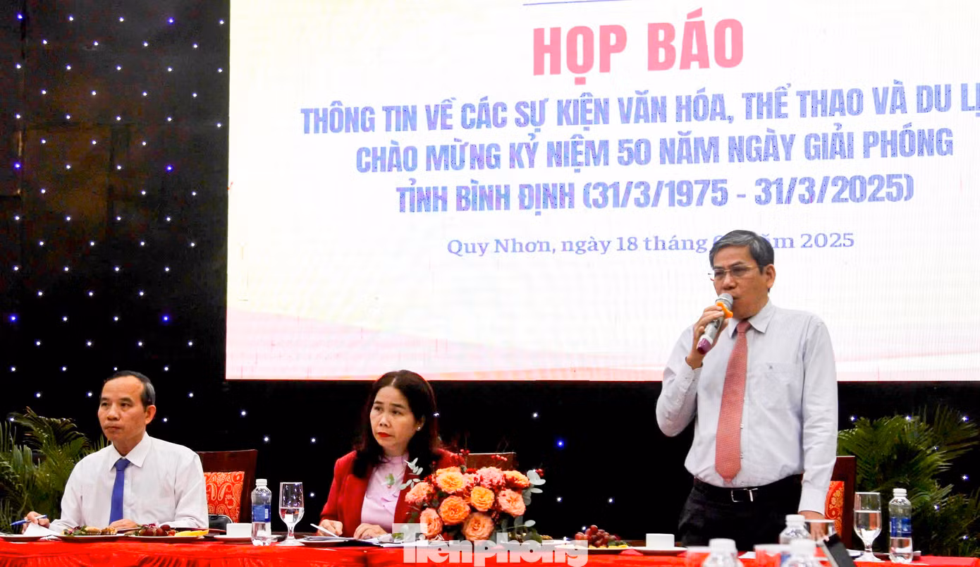 Lãnh đạo Sở VH-TT&amp;DL tỉnh Bình Định chủ trì buổi họp báo.