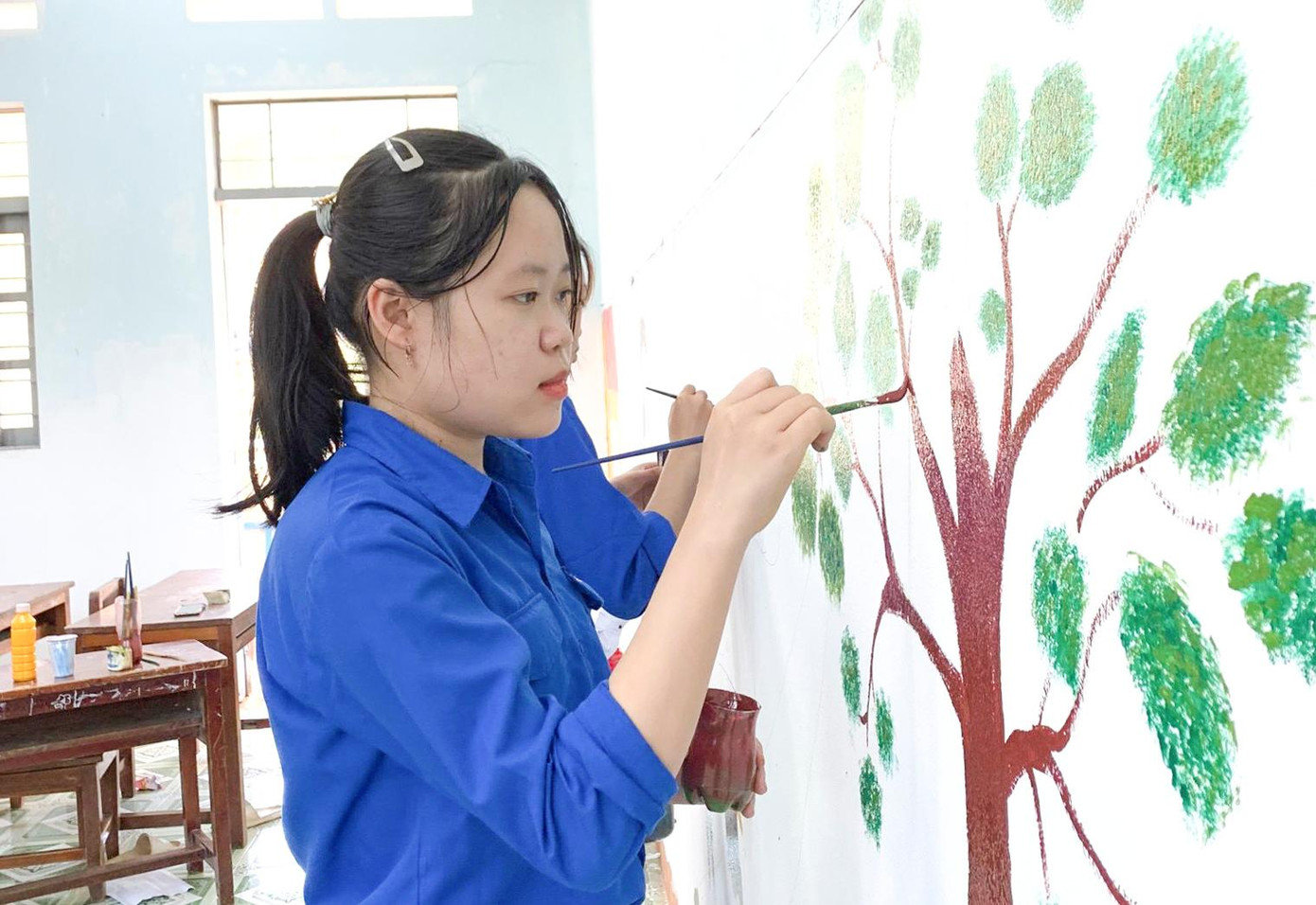 Sơn sửa, vẽ tranh cho các phòng học. Sơn sửa, vẽ tranh cho các phòng học.