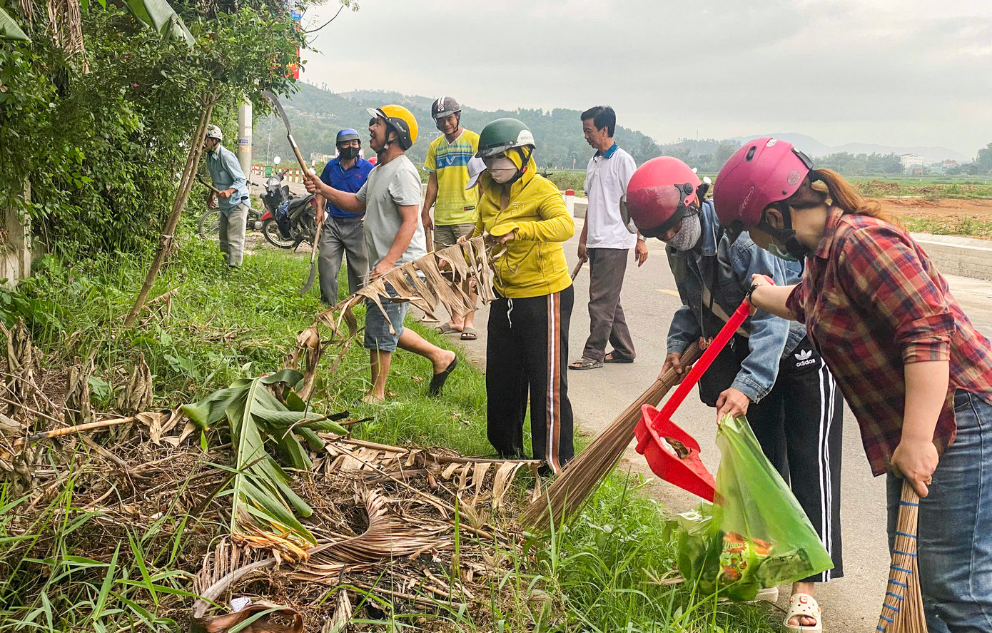 Người dân chung tay dọn dẹp rác vào mỗi sáng thứ Bảy.