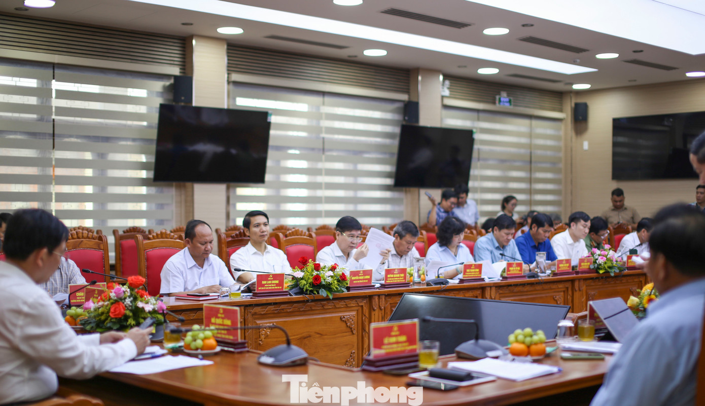 Ban Thường vụ hai tỉnh Bình Định – Gia Lai họp bàn. Ảnh: Trương Định