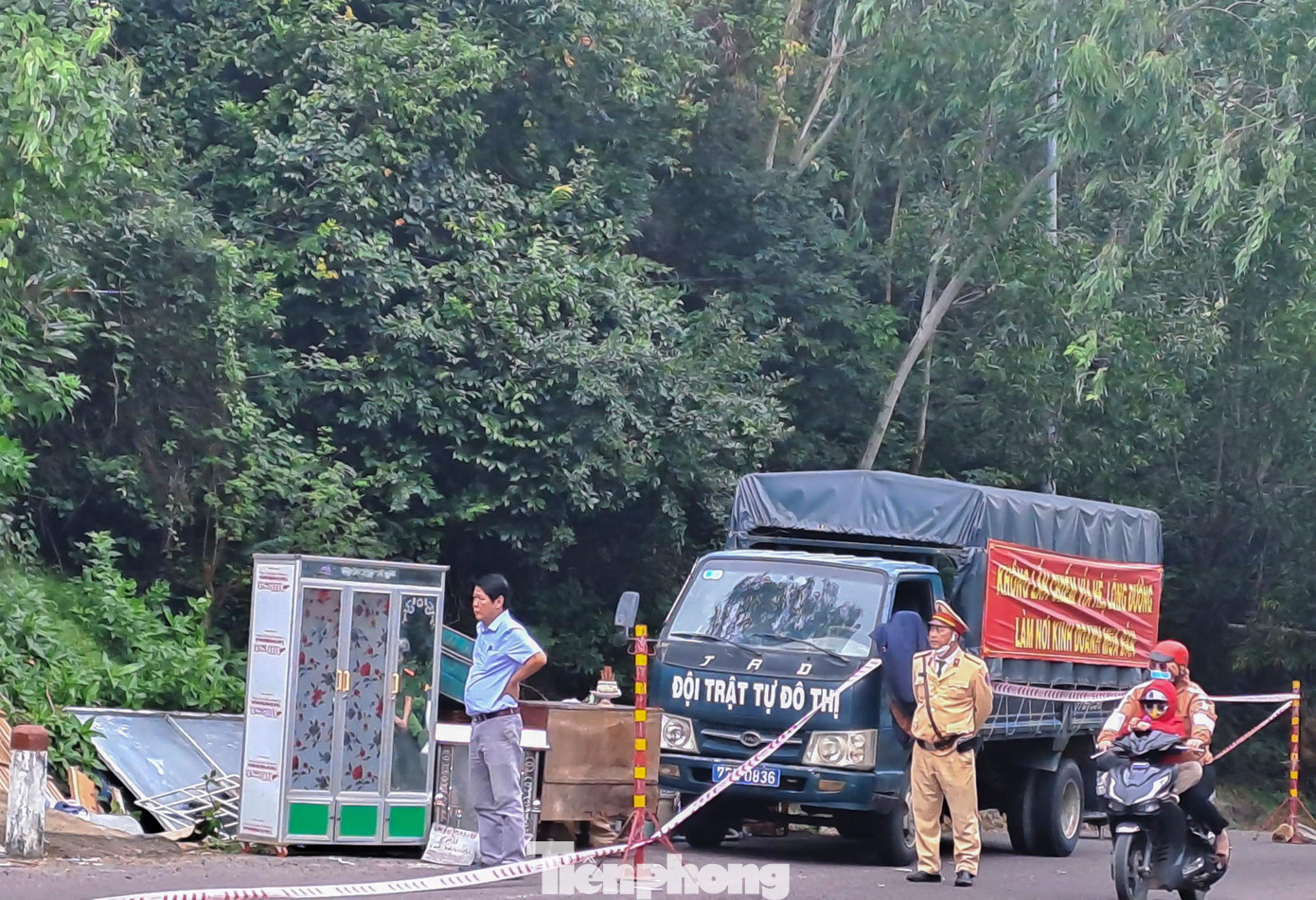 Trước đó, trong hai ngày 8 - 9/12, UBND phường Ghềnh Ráng cũng đã tổ chức cưỡng chế tháo dỡ với 4 trường hợp vi phạm tại KV1 theo quy định pháp luật. Ảnh: Trương Định