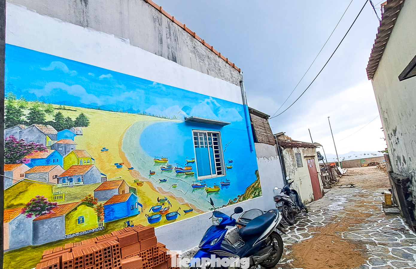 Những bức tranh mang vẻ đẹp làng quê. Ảnh: Trương Định.