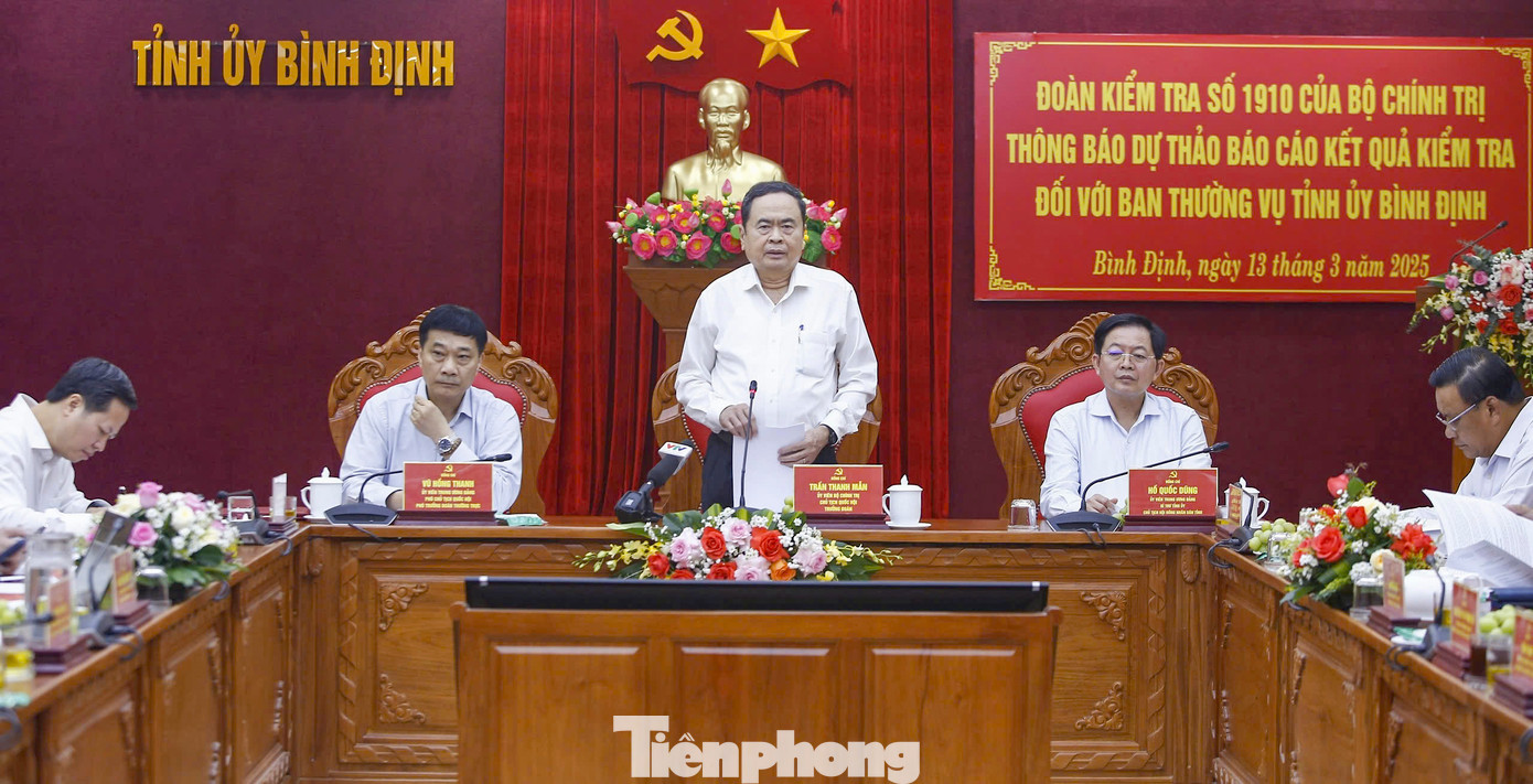 Chủ tịch Quốc hội Trần Thanh Mẫn phát biểu tại buổi làm việc. Chủ tịch Quốc hội Trần Thanh Mẫn phát biểu tại buổi làm việc.