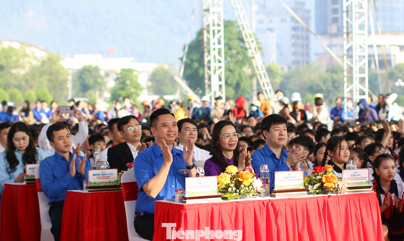 Các đại biểu và đông đảo ĐVTN dự chương trình. Ảnh: Trương Định
