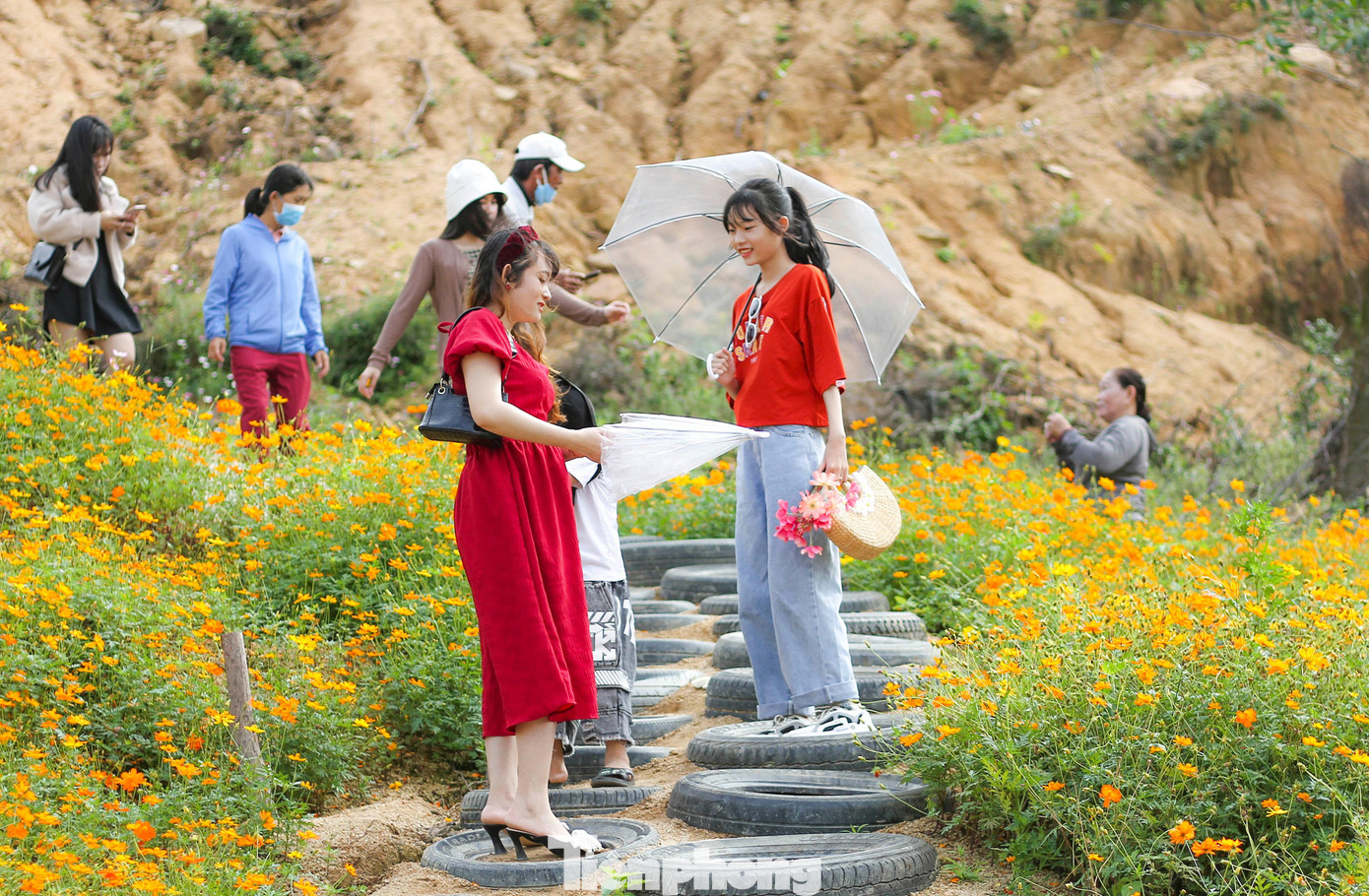 Khách tham quan chủ yếu là người dân địa phương, đặc biệt là giới trẻ.