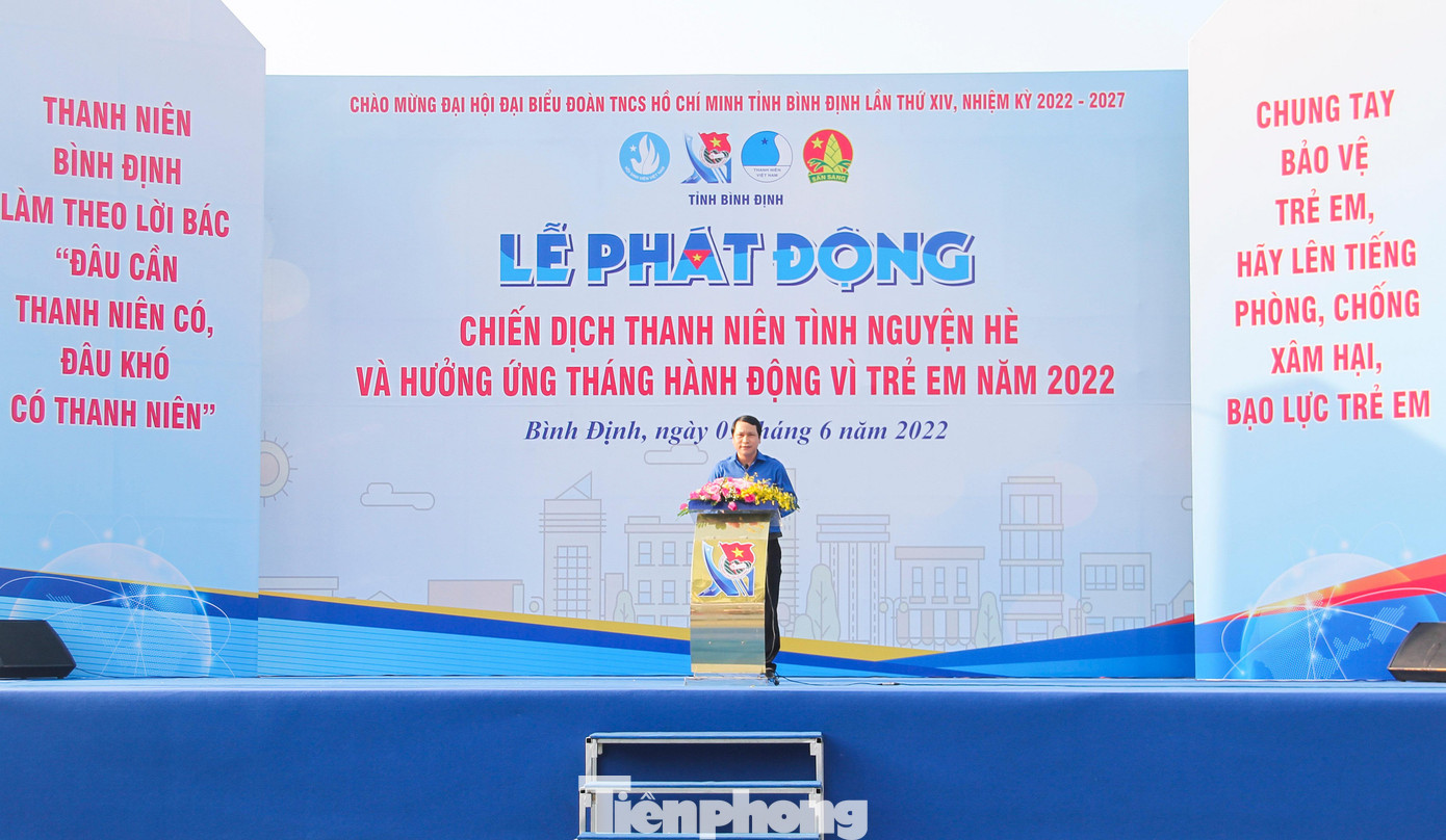 Anh Hà Duy Trung – Bí thư Tỉnh Đoàn Bình Định phát biểu tại buổi phát động. Ảnh: Trương Định