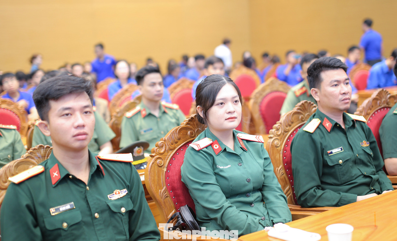 Đông đảo các bạn ĐVTN tham gia buổi đối thoại. Ảnh: Trương Định Đông đảo các bạn ĐVTN tham gia buổi đối thoại. Ảnh: Trương Định