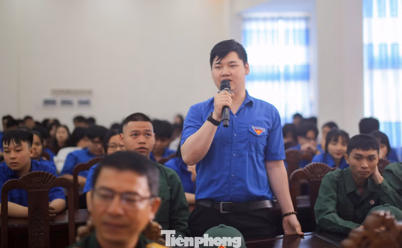 Các bạn đoàn viên thanh niên chia sẻ tại chương trình. Ảnh: Trương Định