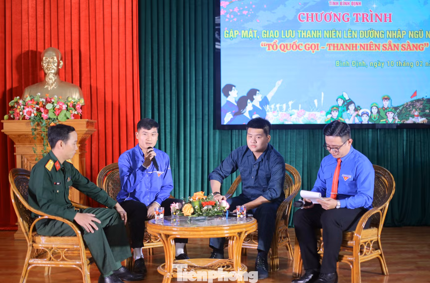 Chương trình gặp mặt, giao lưu. Ảnh: Trương Định