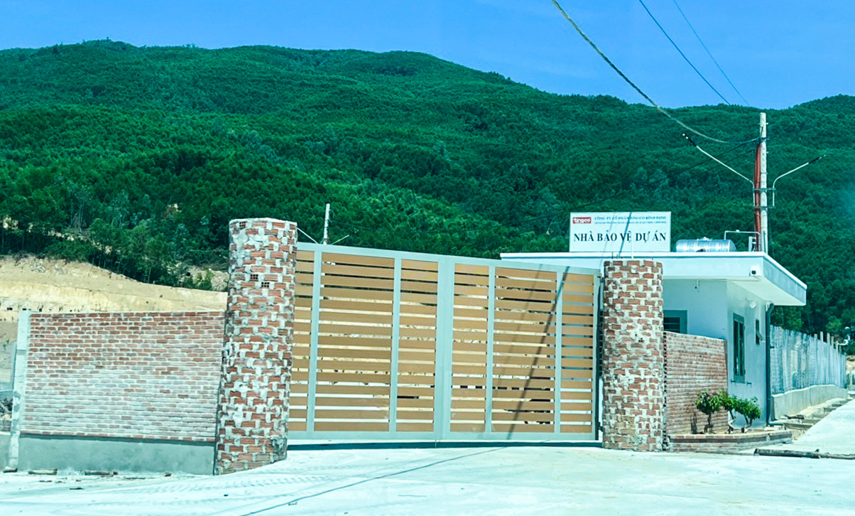 Các hạng mục công trình được xây dựng khi chưa có giấy phép xây dựng. Các hạng mục công trình được xây dựng khi chưa có giấy phép xây dựng.