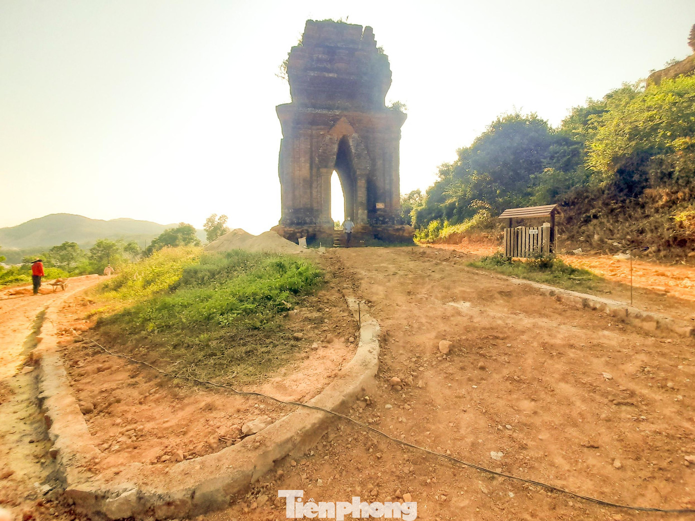 Khu vực tháp Bia (ảnh chụp chiều 17/3). Ảnh: T.Đ Khu vực tháp Bia (ảnh chụp chiều 17/3). Ảnh: T.Đ