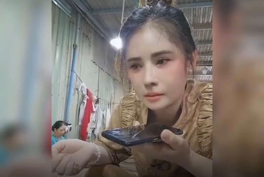 Chủ shop bán hàng online chia sẻ câu chuyện. (Ảnh: cắt từ clip) Chủ shop bán hàng online chia sẻ câu chuyện. (Ảnh: cắt từ clip)