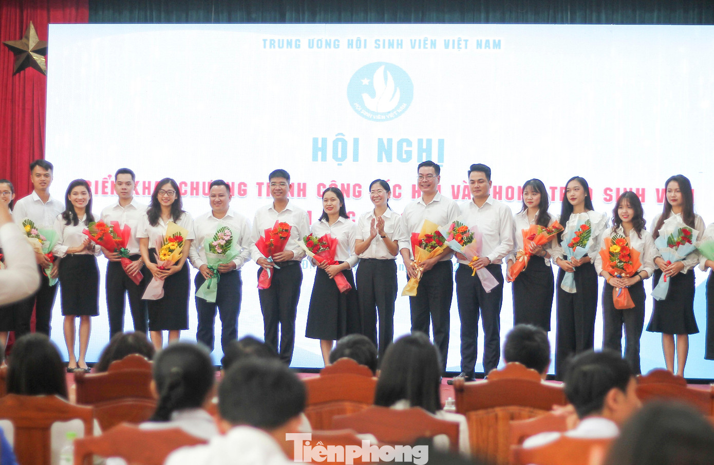 Ra mắt các đồng chí được kiện toàn bổ sung BCH, Ban Thư ký, Ban Kiểm tra TƯ Hội Sinh viên Việt Nam. Ảnh: Trương Định Ra mắt các đồng chí được kiện toàn bổ sung BCH, Ban Thư ký, Ban Kiểm tra TƯ Hội Sinh viên Việt Nam. Ảnh: Trương Định