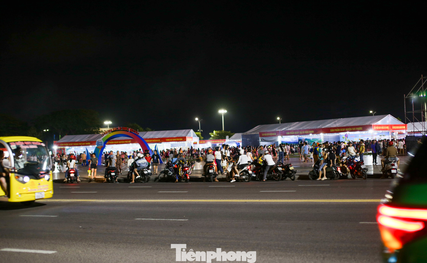 Quảng trường Nguyễn Tất Thành nơi diễn ra lễ hội. Ảnh: Trương Định