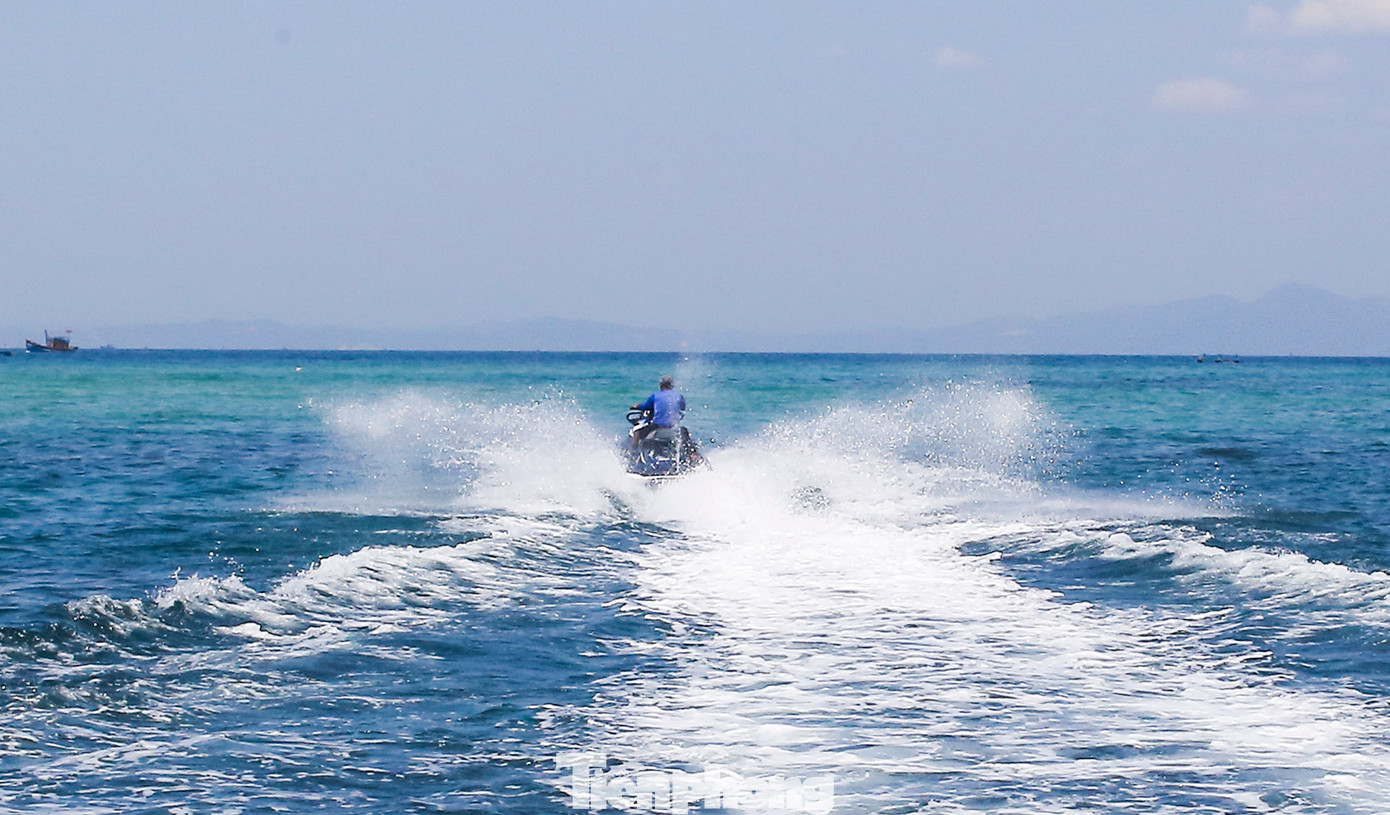 Hoạt động du lịch tại Nhơn Hải. Ảnh: Trương Định