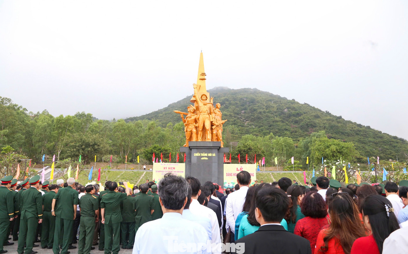 Tượng đài Chiến thắng Núi Bà. Ảnh: Trương Định. Tượng đài Chiến thắng Núi Bà. Ảnh: Trương Định.