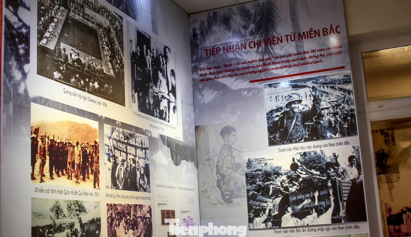 Hình ảnh về tiếp nhận chi viện từ miền Bắc. Ảnh: Trương Định. Hình ảnh về tiếp nhận chi viện từ miền Bắc. Ảnh: Trương Định.