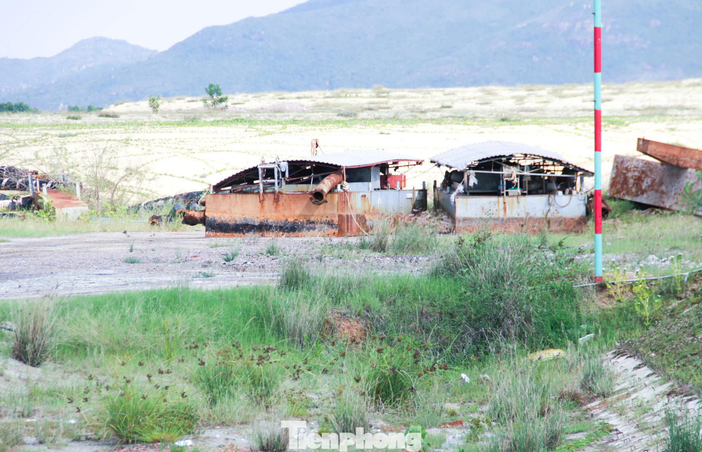 Theo thông báo kết quả thẩm định điều chỉnh thiết kế cơ sở hạ tầng kỹ thuật Khu du lịch sinh thái và biệt thự Đầm Thị Nại ngày 16 tháng 9 năm 2020 của Sở Xây dựng Bình Định, về san nền mặt bằng được điều chỉnh tổng diện tích san nền từ 50,52ha thành 52,53ha theo quy hoạch điều chỉnh được duyệt. Ảnh: T.Đ