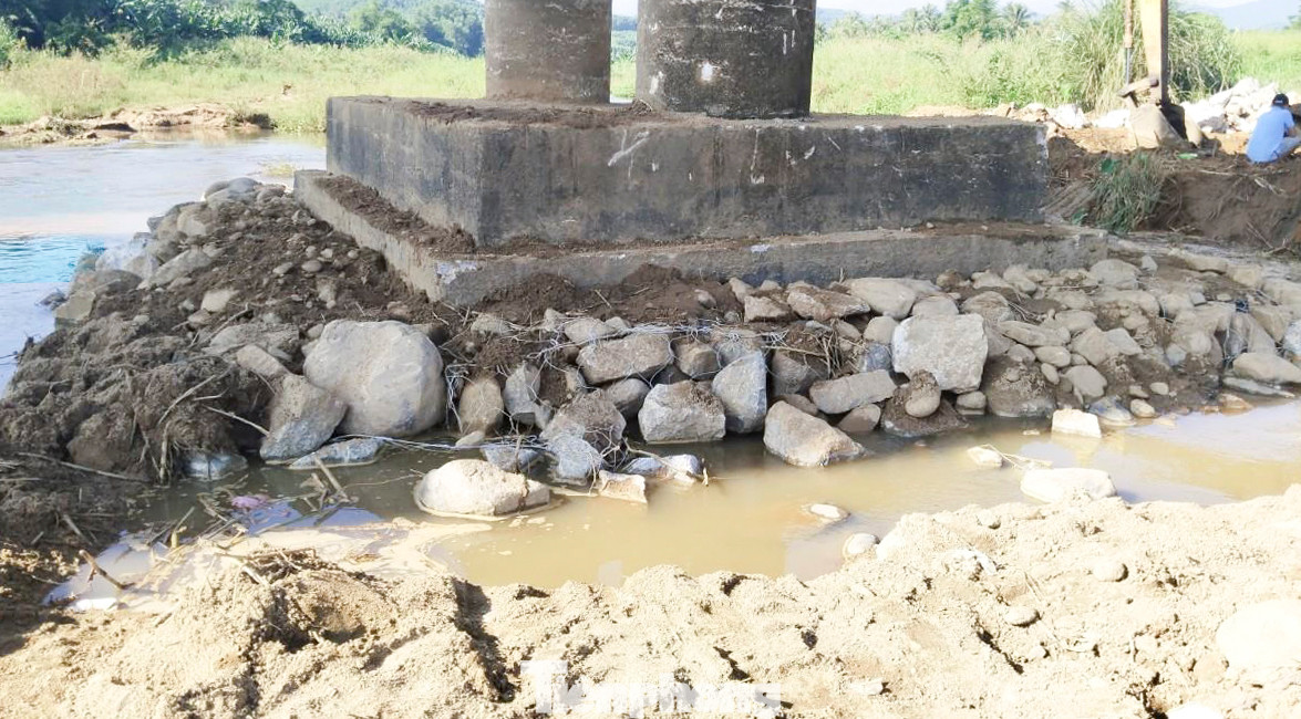 Theo Sở GTVT, thời gian qua, Sở đã sử dụng nguồn lực nội tại để sửa chữa, khắc phục các hư hỏng, đảm bảo công trình an toàn trong mùa mưa lũ.