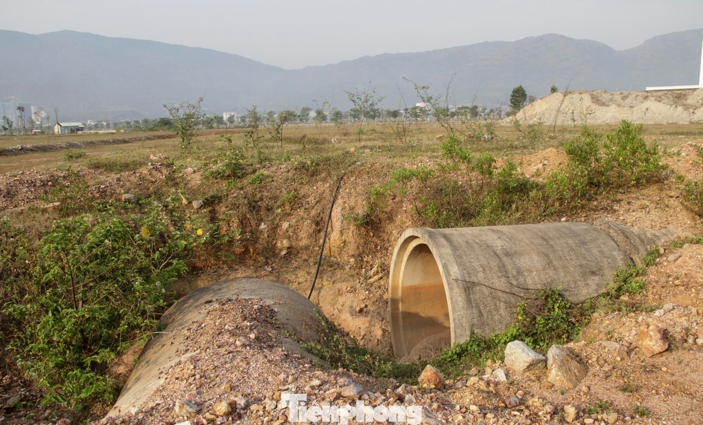 Các ống thoát nước trong khu vực dự án. Ảnh: Trương Định