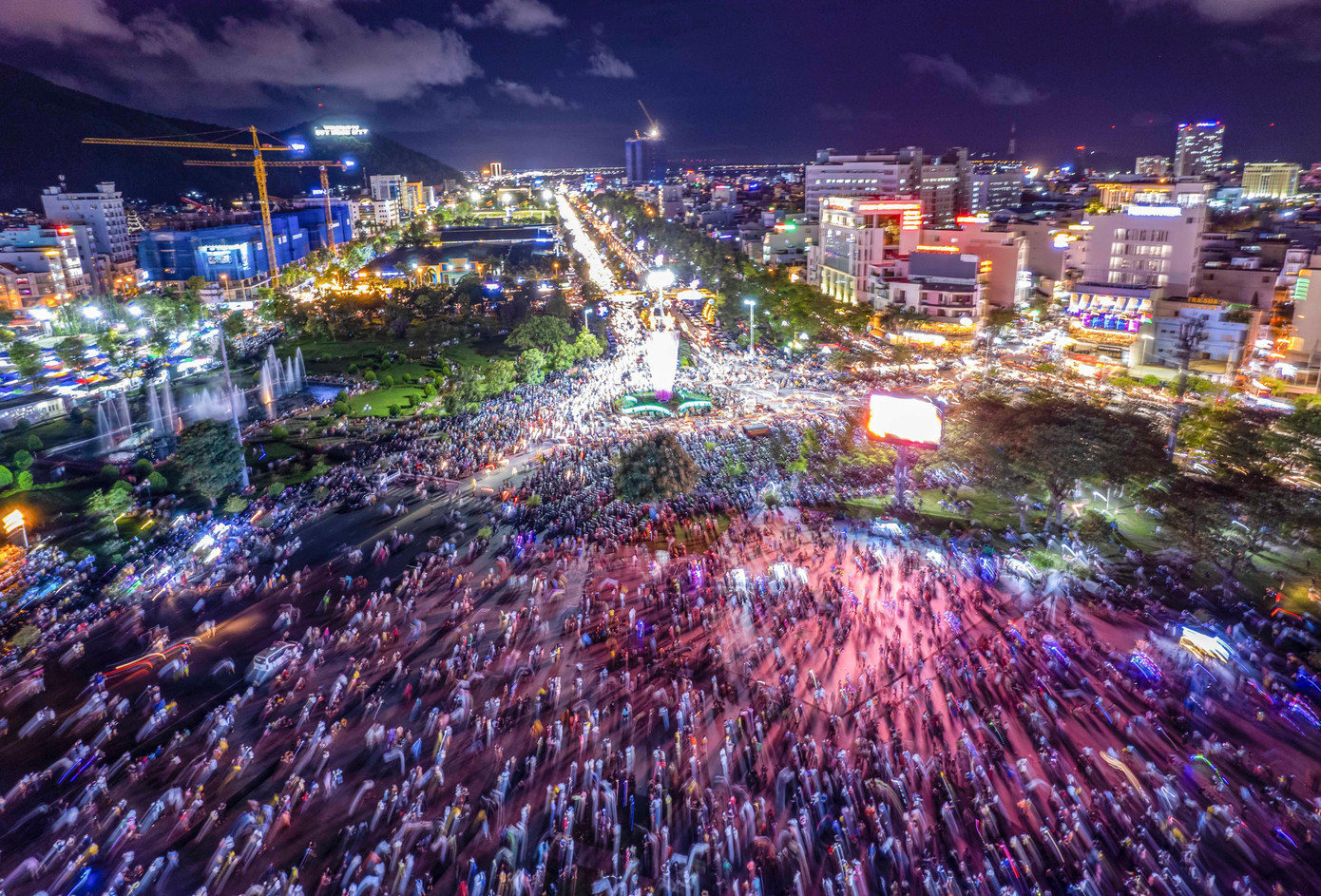 Đường phố Quy Nhơn tối 29/4. Ảnh: D.N