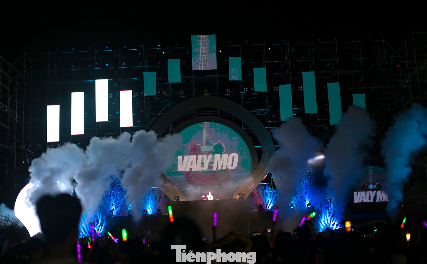 Chương trình có sự góp mặt của DJ Valy Mo đến từ Pháp. Ảnh: Trương Định.