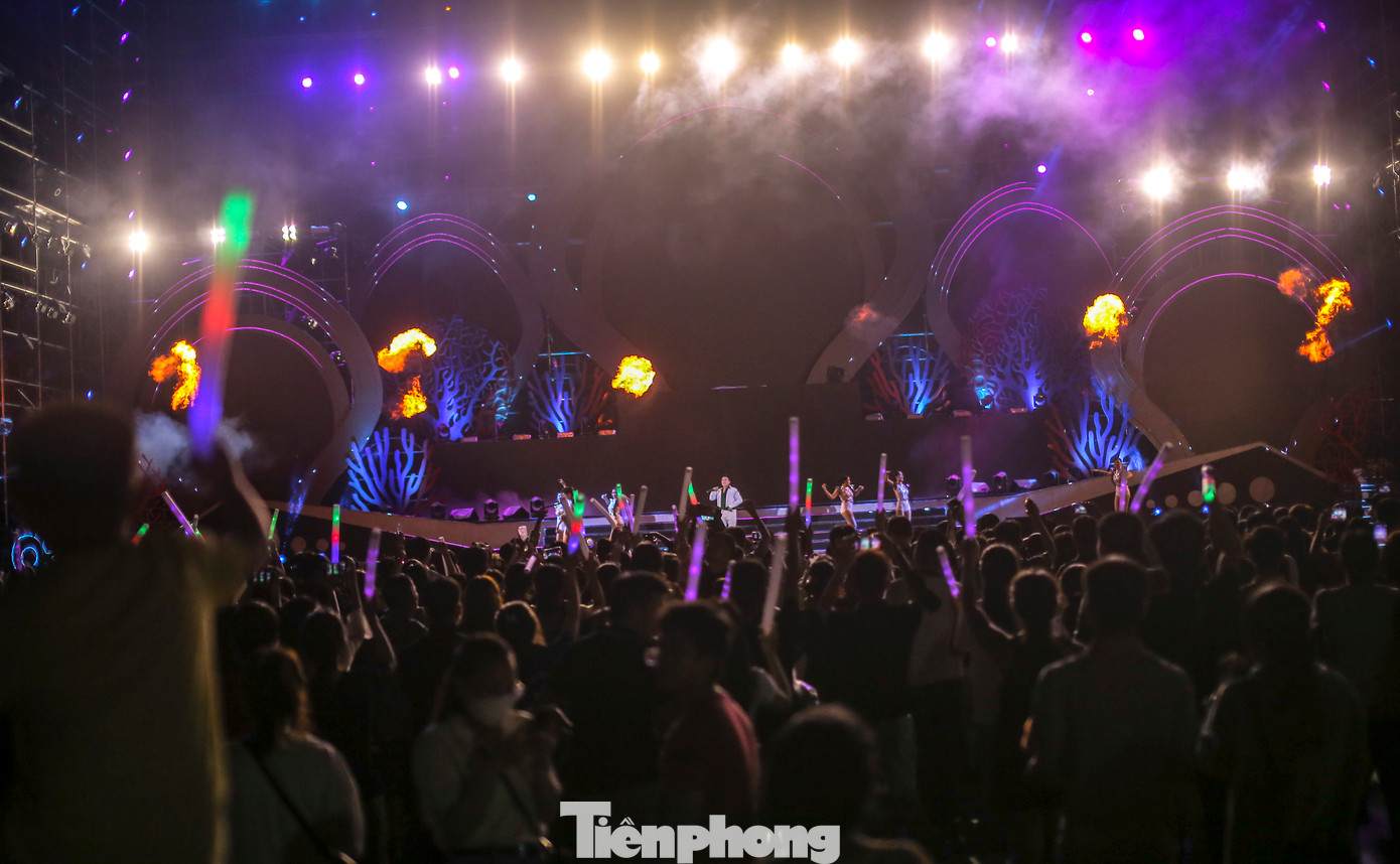 Lễ hội Tinh hoa đất biển Bình Định 2024 diễn ra từ ngày 11-15/7, với nhiều hoạt động văn hóa, ẩm thực phong phú, đa dạng, đã thu hút đông đảo người dân và du khách trong và ngoài tỉnh. Ảnh: Trương Định.