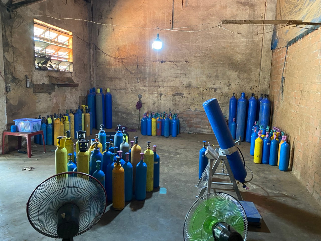 Nhiều máy móc, thiết bị sang chiết.