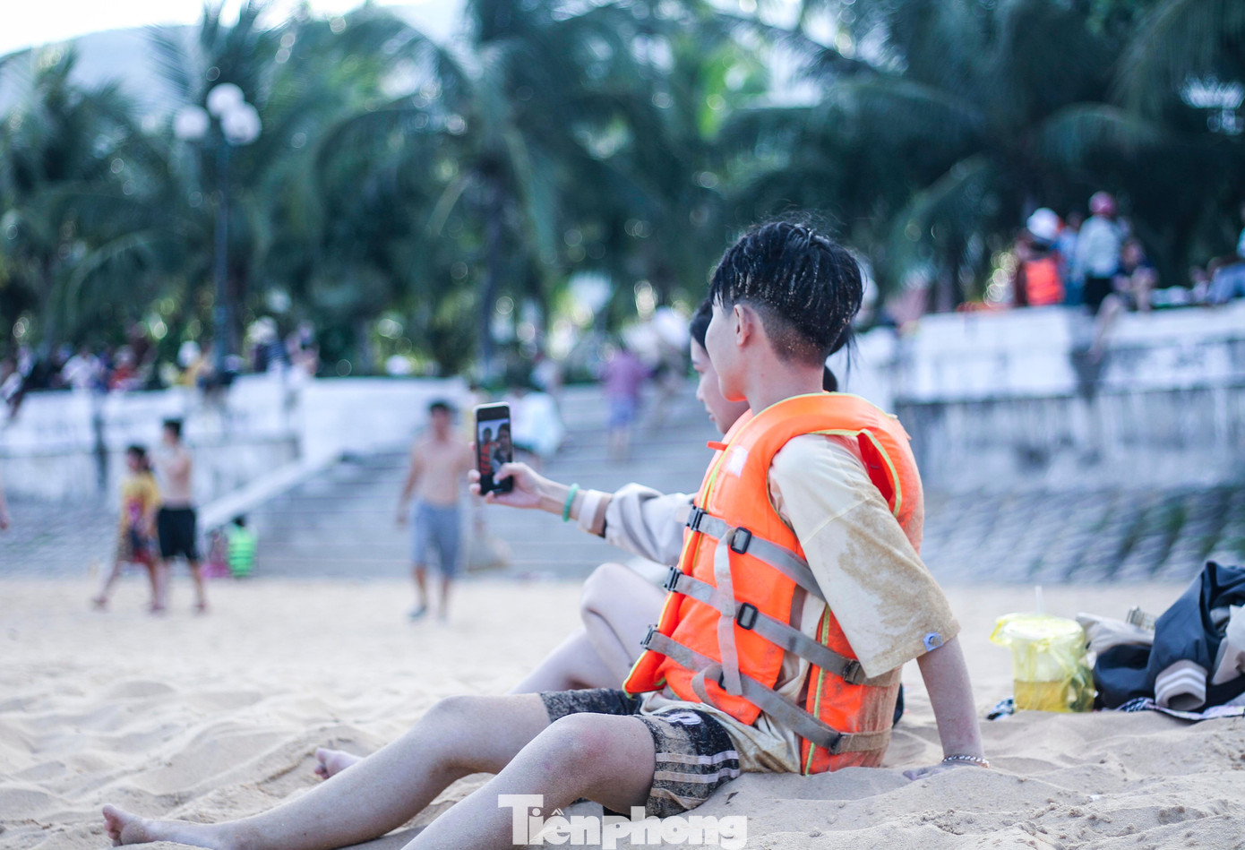 Biển Quy Nhơn đông đúc nhộn nhịp trong ngày đầu nghỉ lễ 2/9 ảnh 3