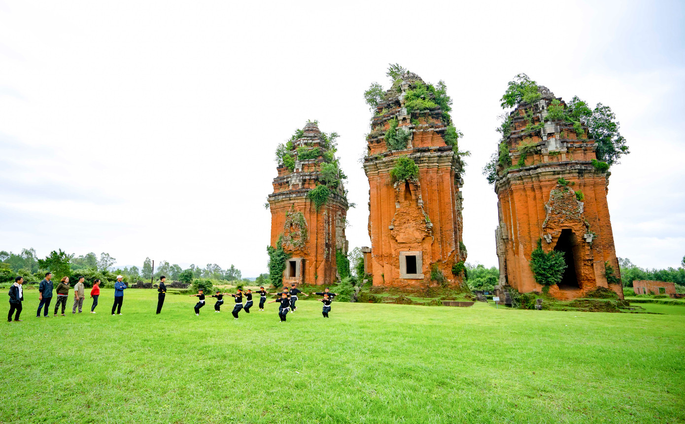 Những ngôi tháp Chăm ở Bình Định vẫn còn giữ được nguyên bản và được xem là minh chứng thời kỳ phát triển hưng thịnh của nền văn hóa Chămpa trên mảnh đất này. Ảnh: Dũng Nhân.