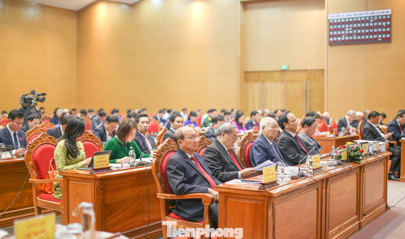 Các đại biểu tham dự kỳ họp. Ảnh: Trương Định