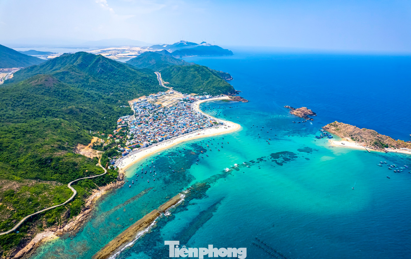 Vẻ đẹp làng chài Nhơn Hải (TP. Quy Nhơn), nhìn từ trên cao. Ảnh: Dũng Nhân. Vẻ đẹp làng chài Nhơn Hải (TP. Quy Nhơn), nhìn từ trên cao. Ảnh: Dũng Nhân.