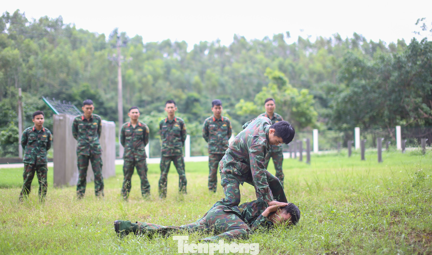 Luyện tập võ thuật. Ảnh: Trương Định