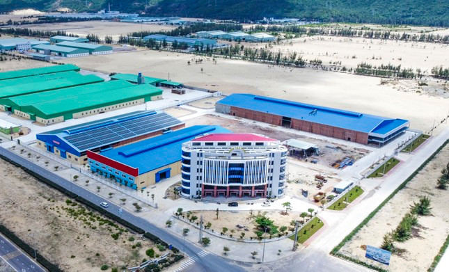 Trụ sở làm việc mới của Ban Quản lý Khu Kinh tế tỉnh Bình Định được xây dựng ở Khu Kinh tế Nhơn Hội. Ảnh: Trương Định