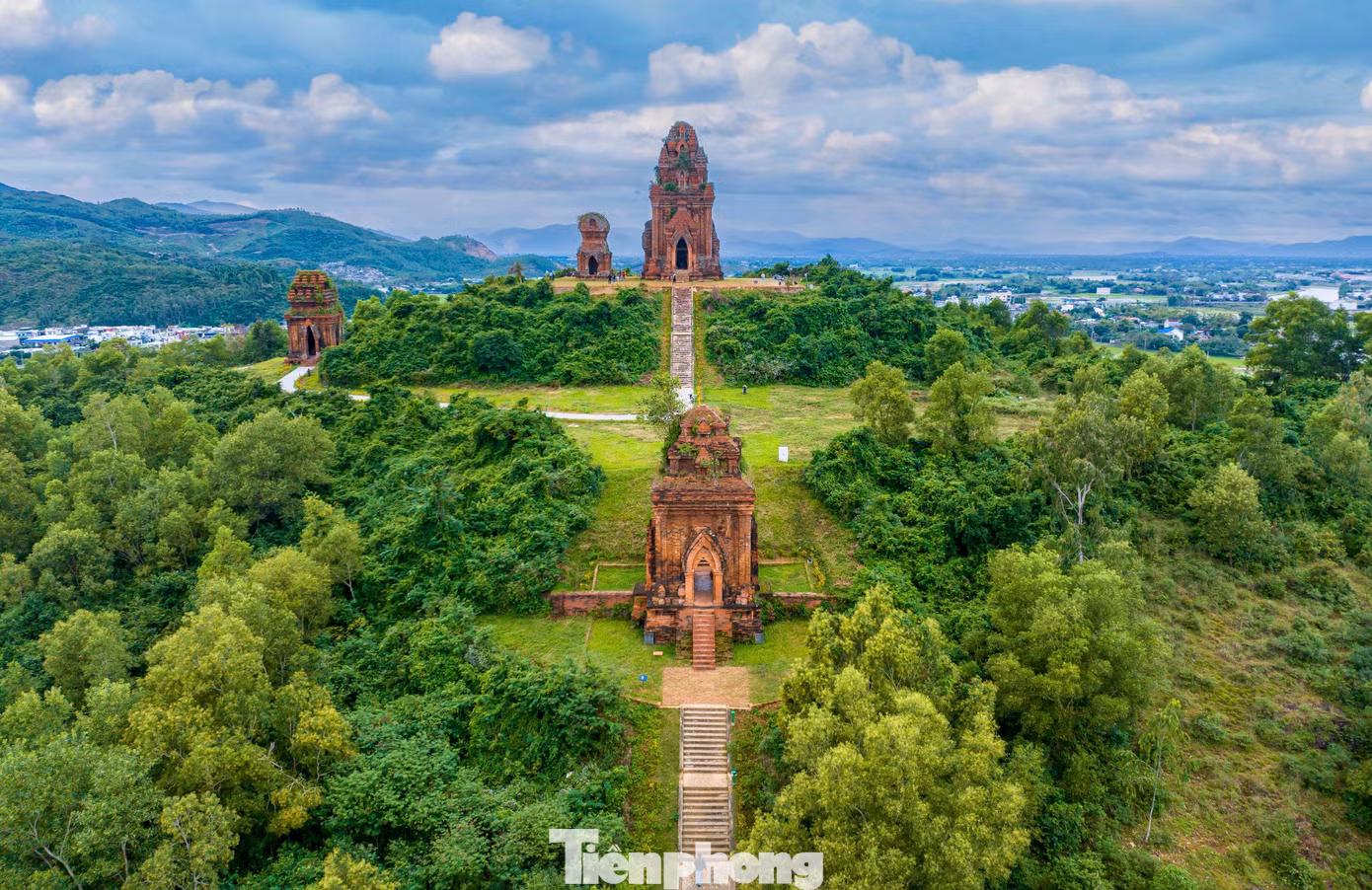 Di tích tháp Bánh Ít. Ảnh: Dũng Nhân. Di tích tháp Bánh Ít. Ảnh: Dũng Nhân.