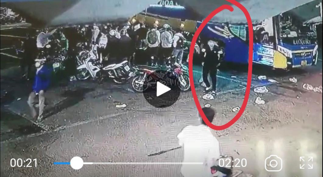 Hình ảnh Nghĩa bước xuống xe. Ảnh: Gia đình cung cấp.