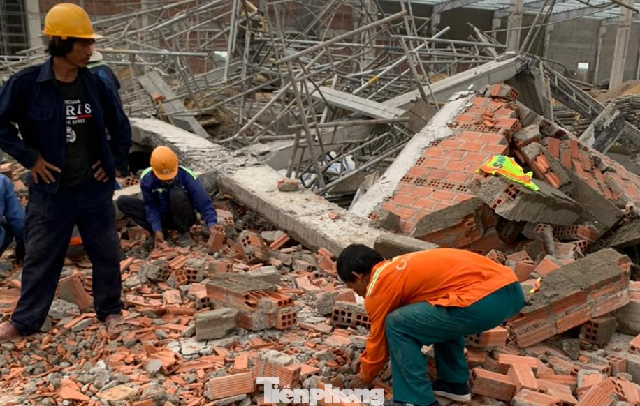 Hiện trường vụ sập tường công trình đang thi công. Ảnh: Chính Nguyễn