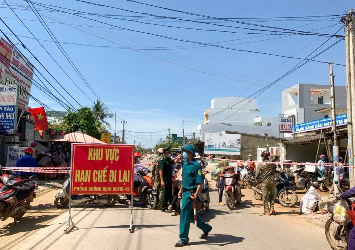 Trước đó, ngày 30/6, UBND TX Hoài Nhơn cũng đã có công văn về việc tạm thời giãn cách xã hội theo tinh thần Chỉ thị 16/CT-TTg của Thủ tướng Chính phủ để phòng chống dịch COVID-19 tại 4 phường của thị xã là: Tam Quan Bắc, Tam Quan Nam, Tam Quan và Hoài Hải. Trước đó, ngày 30/6, UBND TX Hoài Nhơn cũng đã có công văn về việc tạm thời giãn cách xã hội theo tinh thần Chỉ thị 16/CT-TTg của Thủ tướng Chính phủ để phòng chống dịch COVID-19 tại 4 phường của thị xã là: Tam Quan Bắc, Tam Quan Nam, Tam Quan và Hoài Hải.