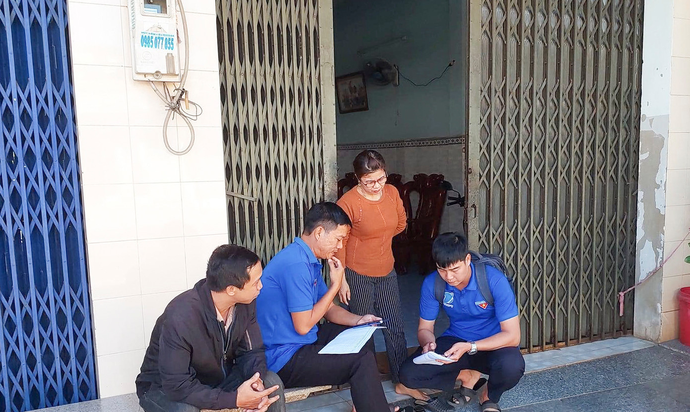 Đoàn phường Hoài Tân (thị xã Hoài Nhơn) phối hợp với các đơn vị ra quân thực hiện tuyến đường “Thanh toán không dùng tiền mặt” và "chữ ký số công dân". Đoàn phường Hoài Tân (thị xã Hoài Nhơn) phối hợp với các đơn vị ra quân thực hiện tuyến đường “Thanh toán không dùng tiền mặt” và "chữ ký số công dân".