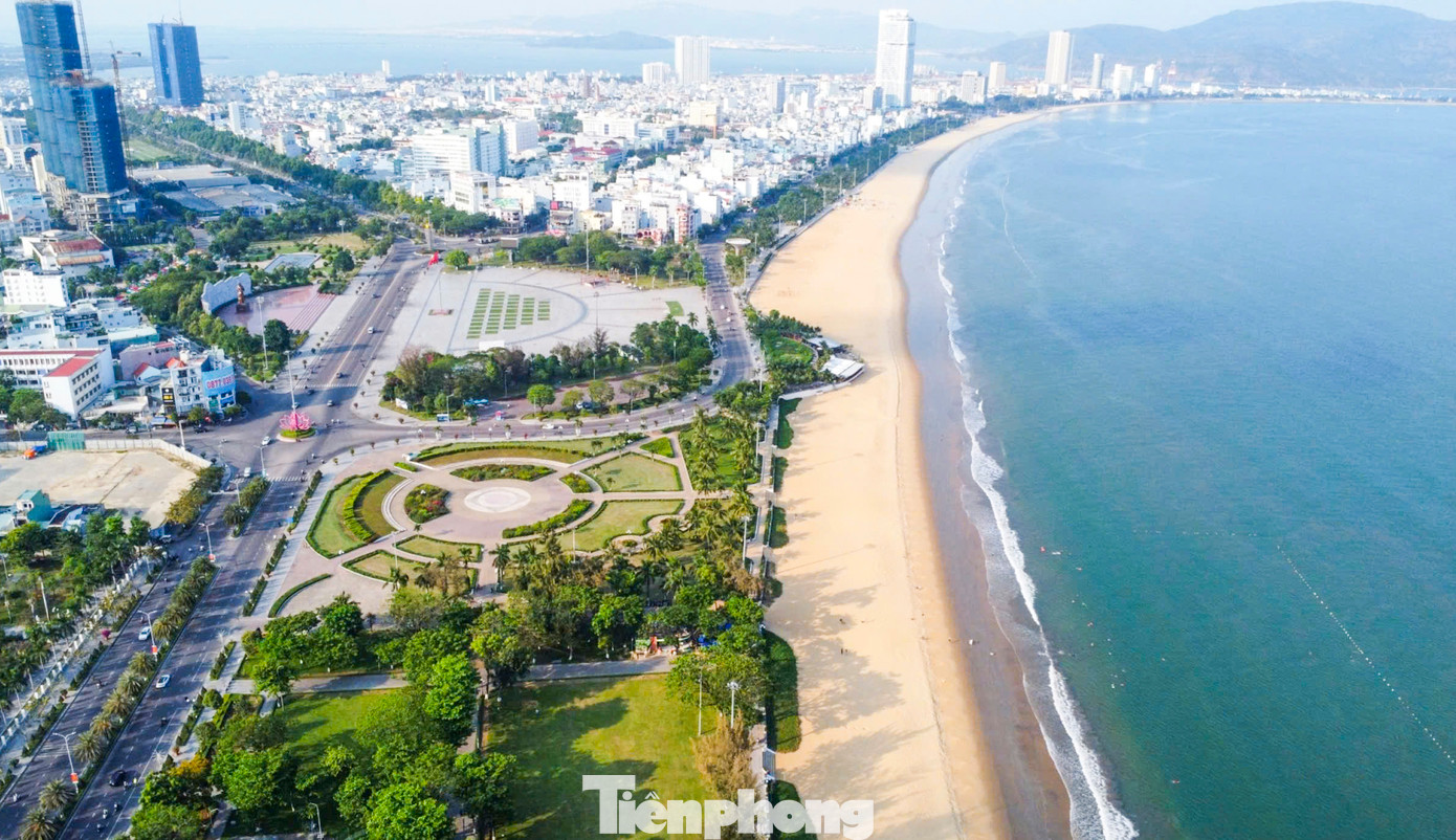 Bãi biển TP. Quy Nhơn. Ảnh: Trương Định.