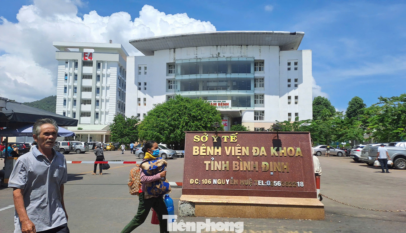 Sở Y tế Bình Định yêu cầu các trường hợp bệnh có dấu hiệu chuyển nặng cần kết hợp điều trị hồi sức tích cực với điều trị căn nguyên và chuyển tuyến kịp thời. Ảnh: Trương Định