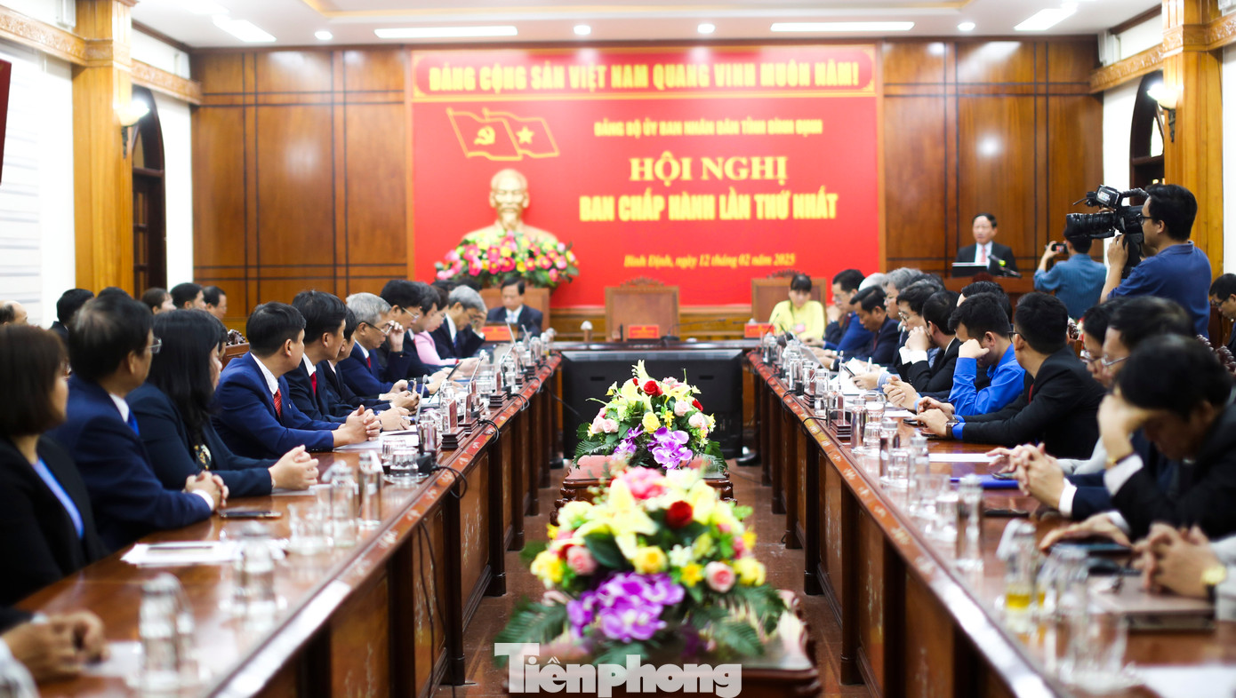 Hội nghị lần thứ nhất Ban Chấp hành Đảng bộ UBND tỉnh Bình Định, nhiệm kỳ 2020 - 2025. Ảnh: Trương Định Hội nghị lần thứ nhất Ban Chấp hành Đảng bộ UBND tỉnh Bình Định, nhiệm kỳ 2020 - 2025. Ảnh: Trương Định